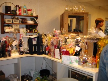 FruHolmReceptionGavebord18okt2003.jpg (34858 bytes)