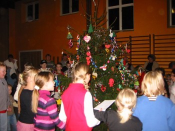 LBFJulefest2003Juletrae.jpg (31696 bytes)