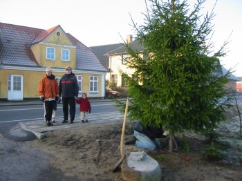 LBFjuletrae2003Parat.jpg (33396 bytes)