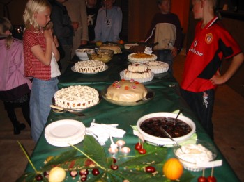 OIFHoestfest2003Desserter.jpg (31387 bytes)