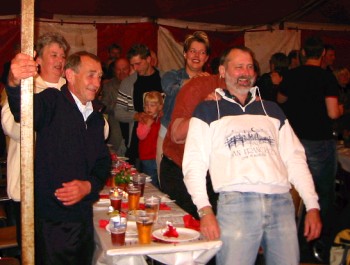 Sommerfest2002Publikum.jpg (30826 bytes)