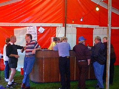 Sommerfest_bar.JPG (116083 bytes)