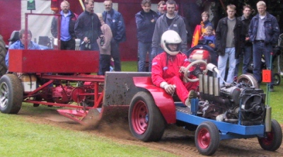 TraktorPulling.jpg (62403 bytes)